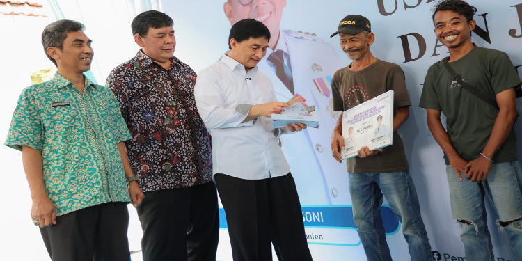 Halo Warga Banten, Pemprov Banten Salurkan Jaminan Sosial Keluarga dan Bantuan Usaha Ekonomi Rp24,3 Miliar