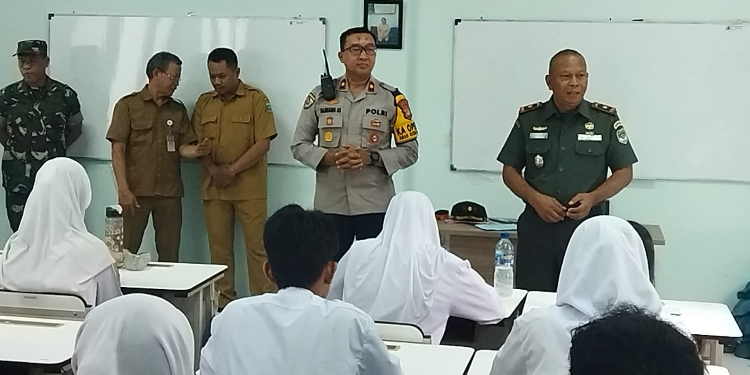 Polsek Ciputat Timur Gencarkan Program CETAR, Ajak Pelajar SMAN 8 Tangsel Fokus Ukir Prestasi