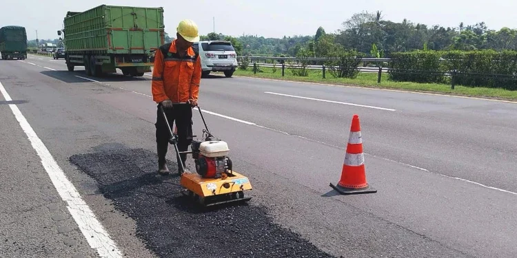 Cuaca Ekstrem Picu Kerusakan Jalan Tol, ASTRA Tol Tangerang–Merak Tingkatkan Kesiapsiagaan