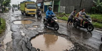 Kerusakan Parah Jalan Raya Pakuhaji Picu Keluhan Warga, Pemkab Tangerang Janjikan Perbaikan 2026