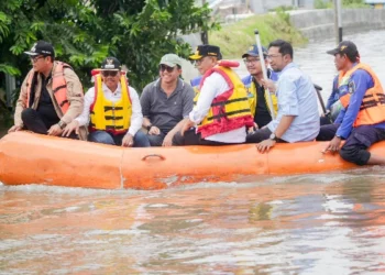 Gubernur Banten Tinjau Lokasi Banjir dan Posko Pengungsian di Periuk Kota Tangerang