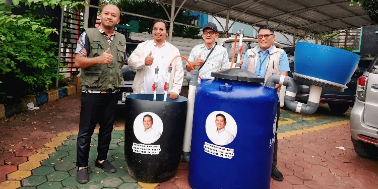 Fokus Kurangi Ketergantungan TPA, Gubernur Banten Salurkan Toren POC dan Biogas ke TPS3R Tangsel