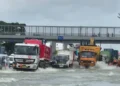 Genangan Air Rendam Tol Tangerang-Merak di KM 38 dan KM 50, Pengelola Pasang Tanggul Pasir