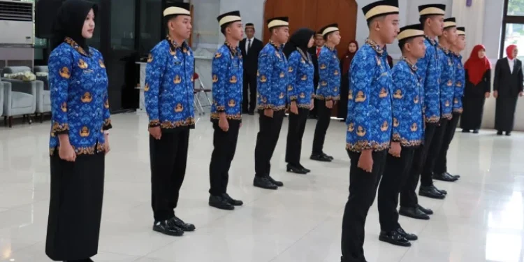 Bupati Tangerang Lantik 11 Lulusan PTDI-STTD dan Serahkan SK CPNS Formasi 2025