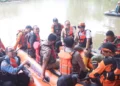 DLH Tangsel Semprot Biosaka di Sungai Jaletreng untuk Netralisasi Air Pasca Tercemar Pestisida