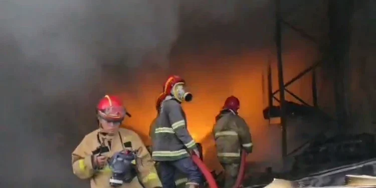 Gudang Kimia di Taman Tekno BSD Terbakar, Damkar Tangsel Turunkan 14 Armada