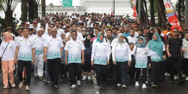 Ribuan Warga dan Wartawan Meriahkan Jalan Sehat HPN 2026 di Banten