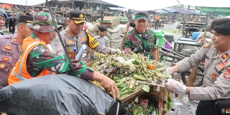 TNI-Polri dan Pemkot Tangerang Gelar Kurvey Bersama di Pasar Babakan