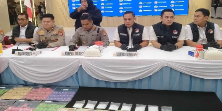 WNA Asal Tiongkok Jual Ratusan Cartridge Rokok Elektrik Berisi Narkoba di Tangerang, Dua Pelaku Ditangkap, 1 DPO