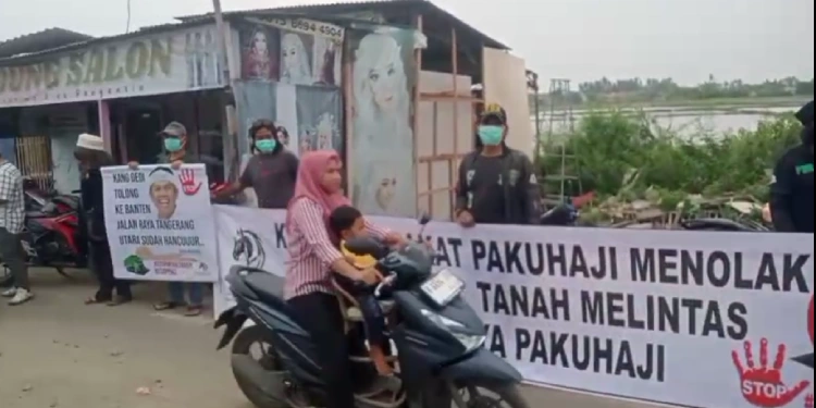 Warga Pakuhaji Tangerang Tolak Aktifitas Truk Pengangkut Tanah