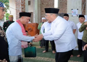 Safari Ramadan, Wali Kota Tangsel Salurkan Insentif Rp405 Juta bagi Imam dan Guru Ngaji