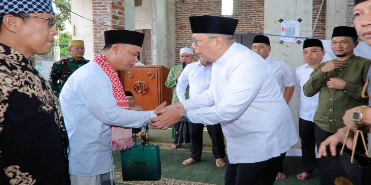 Safari Ramadan, Wali Kota Tangsel Salurkan Insentif Rp405 Juta bagi Imam dan Guru Ngaji