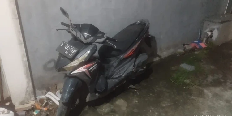 Kepergok Pemilik Rumah, Pelaku Curanmor Saat Dorong Motor Curian di Cipondoh
