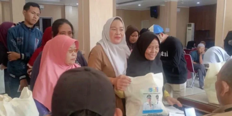 Pemkot Tangsel Salurkan Bansos, 18 Ribu Keluarga Terima PKH Tahap I