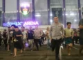 Semangat Ramadan di Parkiran Stadion Indomilk Arena Kabupaten Tangerang : Lari Malam Satukan Polisi dan Remaja di Satu Lintasan