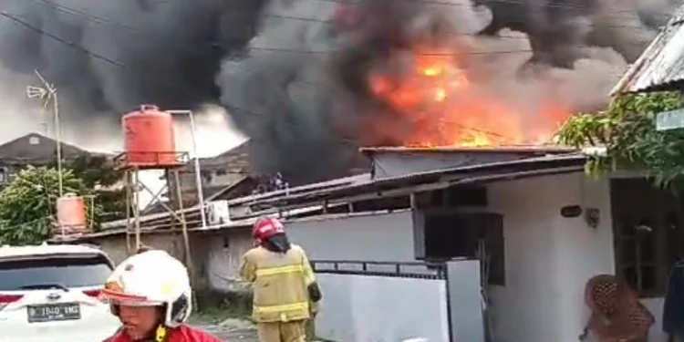 Asrama Polri Ciledug Terbakar, 20 Rumah Ludes Dilalap Api