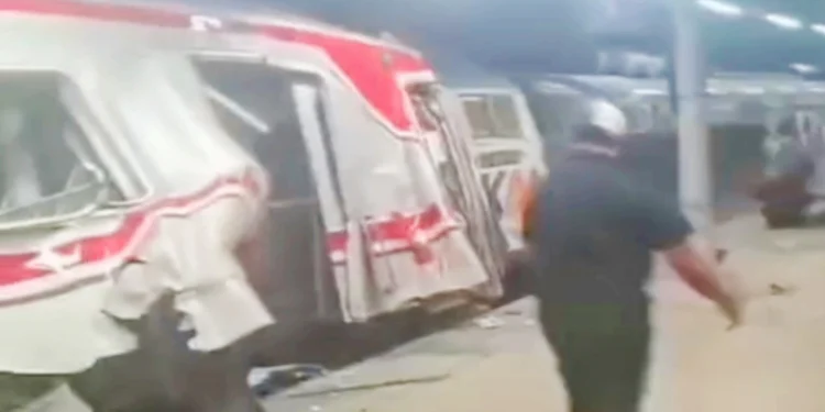 Breaking News: Tabrakan Kereta di Bekasi Timur, Penumpang Terjepit, Korban Berjatuhan