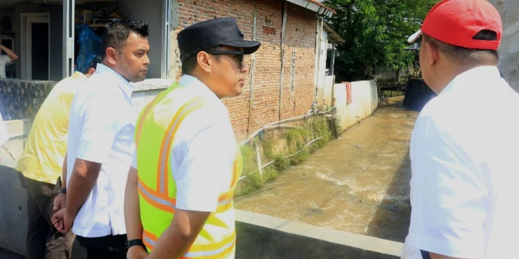 Pemkot Tangsel Percepat Penanganan Banjir dan Longsor, Pilar Turun Tinjau Tiga Wilayah