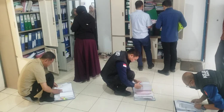 Penyidik Kejati Banten Geledah Kantor Perseroda PT ABM, Sita 90 Bundel Dokumen, Usut Dugaan Korupsi BUMD Banten