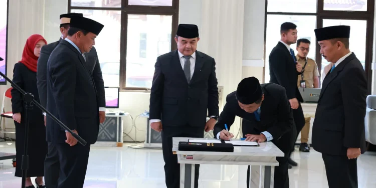 Bupati Tangerang Lantik Dua Komisaris BUMD untuk Perkuat Tata Kelola