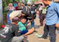 Lagi Jaga Cucu, Lansia Ditusuk Pria Misterius di Pondok Aren Tangsel, Warga Tangkap Pelaku