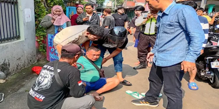 Lagi Jaga Cucu, Lansia Ditusuk Pria Misterius di Pondok Aren Tangsel, Warga Tangkap Pelaku