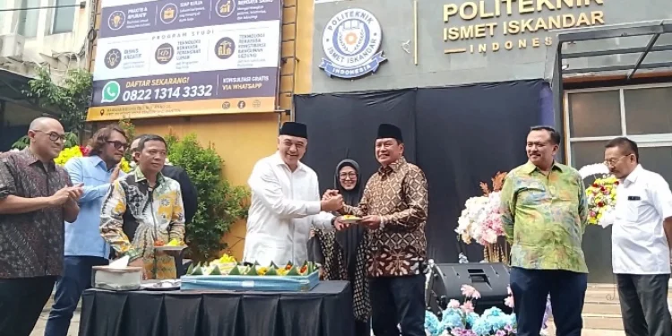 Ahmed Zaki Iskandar, putra almarhum sekaligus mantan Bupati Tangerang dua periode
