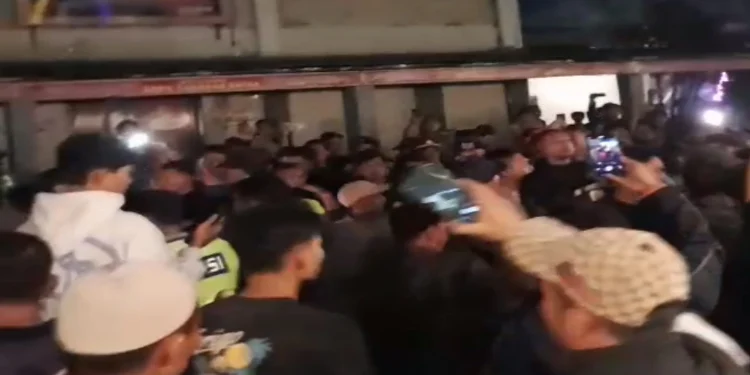 Ratusan Warga Tigaraksa Sweeping Tempat Hiburan Malam Dekat Kantor Bupati Tangerang