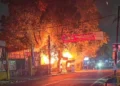 Kebakaran Lumat Tiga Lapak Usaha di Ciputat Tangsel, Warga Panik