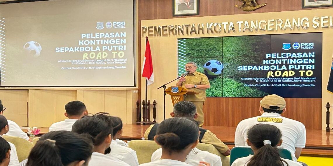 Bikin Bangga, Benyamin Davnie Lepas Kontingen Sepak Bola Putri Tangsel ke Ajang Nasional dan Swedia