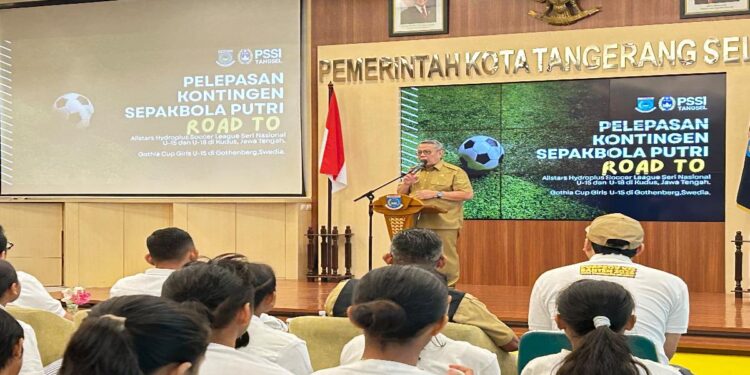 Bikin Bangga, Benyamin Davnie Lepas Kontingen Sepak Bola Putri Tangsel ke Ajang Nasional dan Swedia