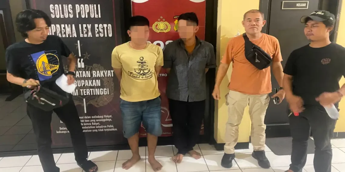 Dua pencuri motor dibekuk Tim Reskrim Polsek Ciledug saat patroli subuh di Ciputat. Polisi mengamankan pelaku beserta motor curian dan sejumlah barang bukti.