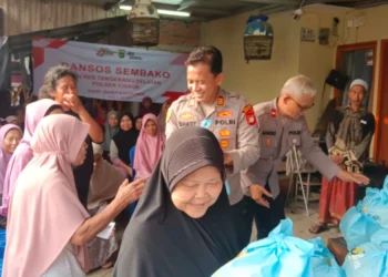 Hari Bhayangkara ke-80, Polsek Cisauk Salurkan 100 Paket Sembako di Kampung Koceak
