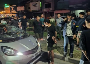 Massa Rusak Mobil Honda Jazz Dirusak Massa di Citra Raya Tangerang, Polisi Selidiki Pemicu Kericuhan