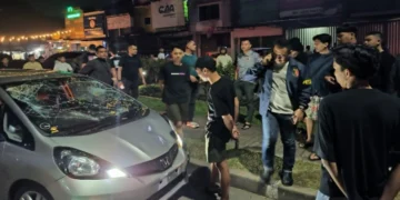 Massa Rusak Mobil Honda Jazz Dirusak Massa di Citra Raya Tangerang, Polisi Selidiki Pemicu Kericuhan