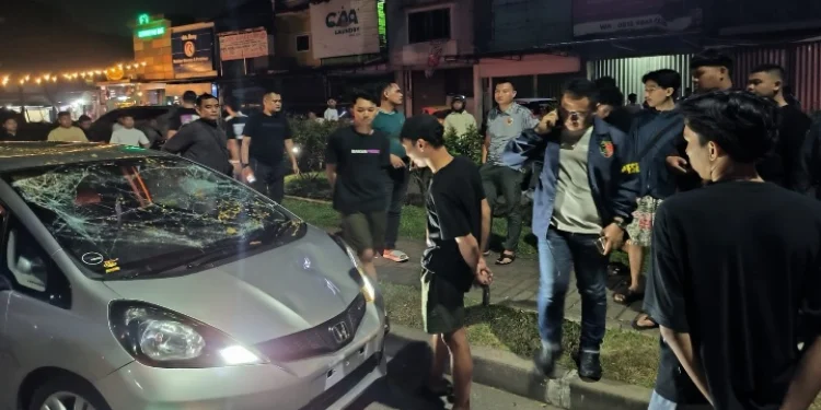 Massa Rusak Mobil Honda Jazz Dirusak Massa di Citra Raya Tangerang, Polisi Selidiki Pemicu Kericuhan
