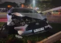 Pengemudi Mengantuk, Toyota Yaris Cross Tabrak Tiang PJU di Simpang Tombak 01