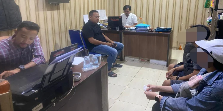 Polisi Periksa Pasutri Terkait Penyiraman Air ke Jalan di Pasar Kemis, Kasus Dugaan Kekerasan Masih Diselidiki