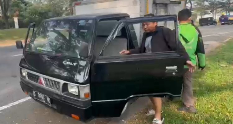 Pencuri Mobil Box di Tangerang Tabrak Kendaraan Polisi, Delapan Kunci Letter T Turut Diamankan