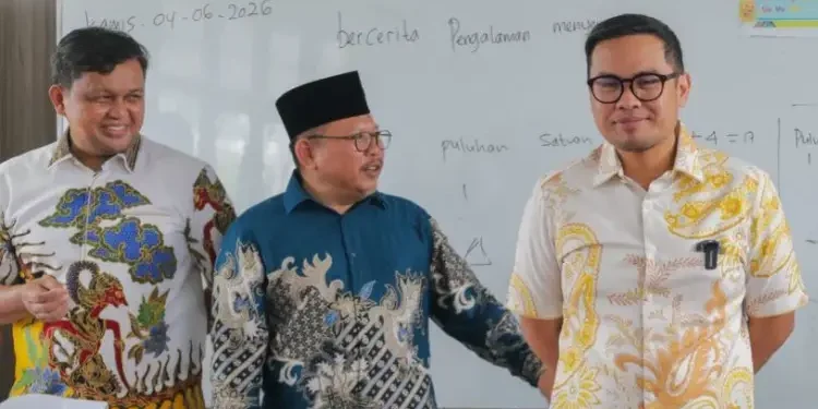 Seragam Sekolah Gratis di Tangsel Mulai Tahun Ajaran 2026/2027, Siswa SDN dan SMPN Terima Batik dan Olahraga