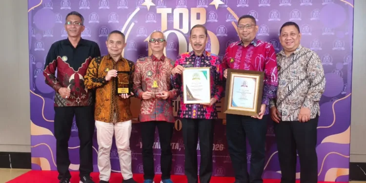 The Finance Top 100 BPR 2026 mengantarkan Kabupaten Tangerang meraih empat penghargaan nasional, termasuk Best Regional Leader untuk Bupati Maesyal Rasyid dan Top 100 BPR bagi BPR Kerta Raharja Gemilang.
