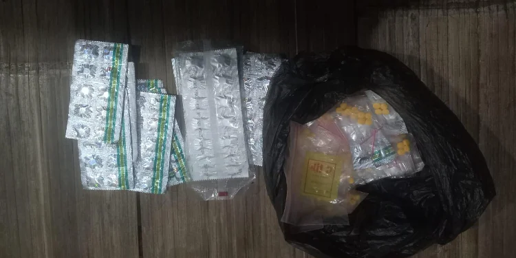 Warga Kemiri Tangerang Bongkar Gubuk Diduga Jadi Lokasi Transaksi Obat Keras, Polisi Buru Tiga Pria