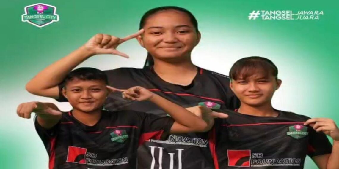 Atlet sepak bola putri asal Kota Tangerang Selatan gagal lolos SPMB SMA Negeri Banten 2026. Padahal, saat ini ia tengah mewakili Indonesia pada turnamen sepak bola putri internasional di Swedia.
