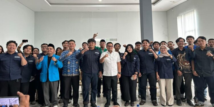 HIMAKOTAS Tangsel terus menunjukkan perkembangan setelah kembali aktif menjalankan kaderisasi. Pemerintah Kota Tangerang Selatan menilai organisasi tersebut memiliki peran penting membentuk karakter mahasiswa sekaligus menyiapkan calon pemimpin daerah.