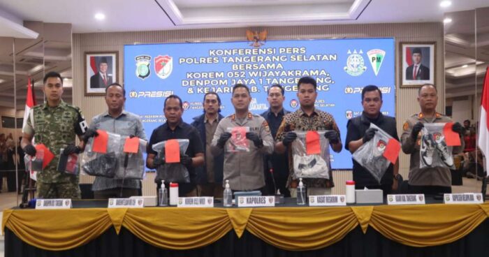 Kasus pembunuhan anggota TNI AD di Tangerang memasuki babak baru. Polres Tangerang Selatan menetapkan tujuh orang sebagai tersangka atas tewasnya Prada ABS (21).