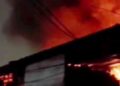 Kebakaran Gudang di Benda Tangerang, Brimob Bantu Padamkan Api