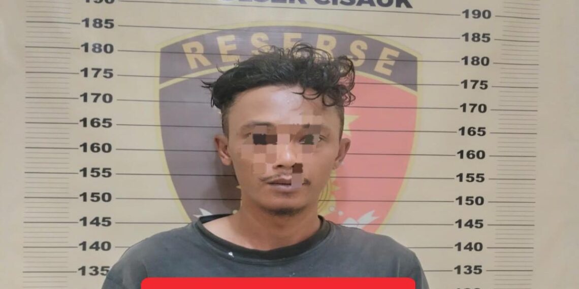 Kasus pencurian laptop SMAN 2 Tangerang Selatan berhasil diungkap Polsek Cisauk. Pelaku berinisial BS alias Buluk ditangkap setelah menggasak enam laptop dari ruang kelas.