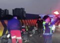 Seorang pengendara sepeda motor mengalami kecelakaan lalu lintas tunggal di atas Flyover Ciputat arah Jakarta pada Senin (20/7/2026) sekitar pukul 04.50 WIB.