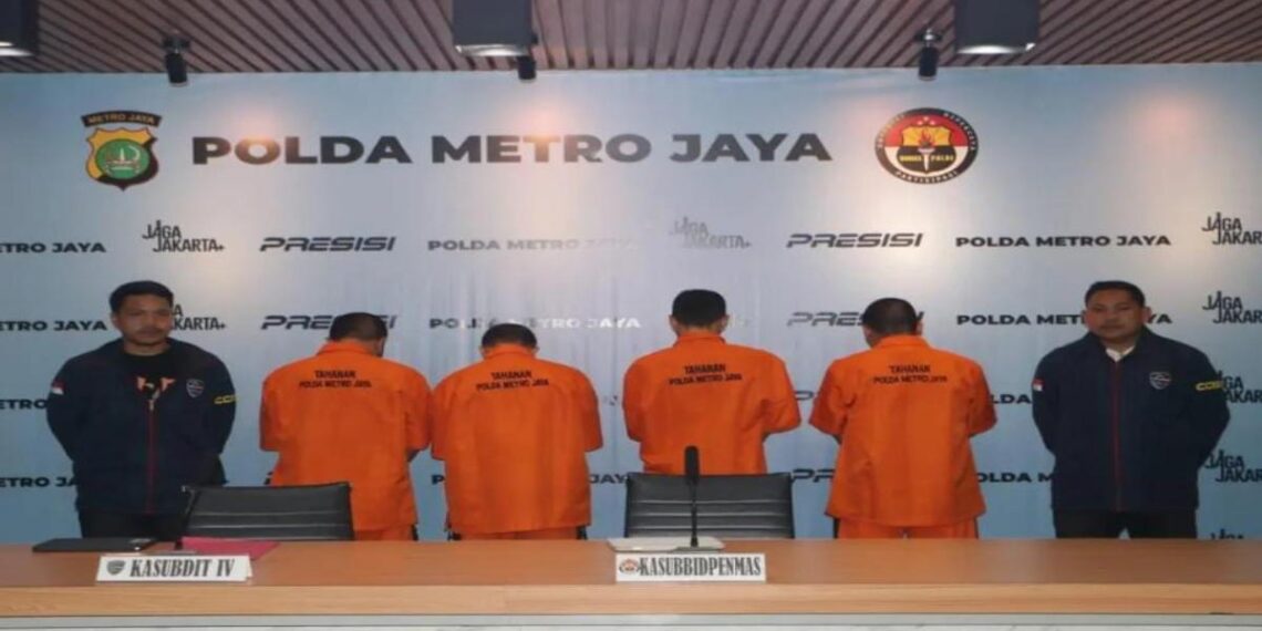 Polda Metro Jaya ungkap judi online 1XBET dan menangkap empat tersangka dari jaringan internasional. Kasus ini terungkap setelah patroli siber intensif.