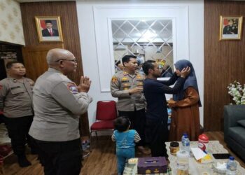 Polsek Cisauk Evakuasi Pria dari Atas Tower, Persoalan Rumah Tangga Jadi Pemicu